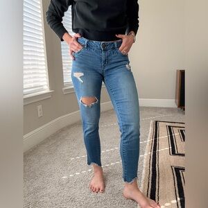 1822 Women's Distressed Stretchy Blue Jeans